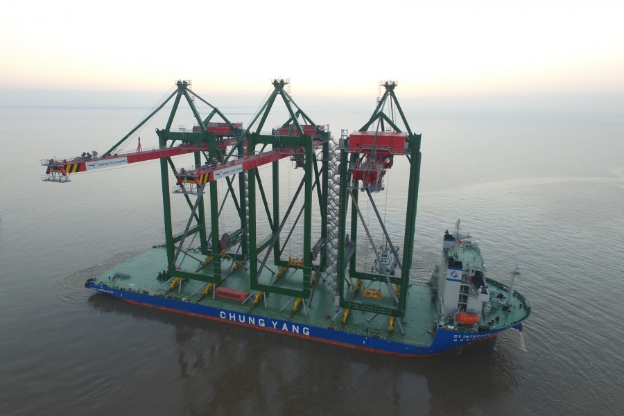 CY Interocean I moves 3 STS cranes