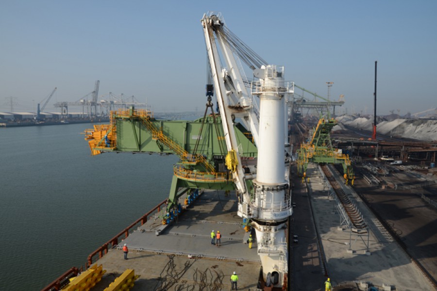 Discharge ship loader